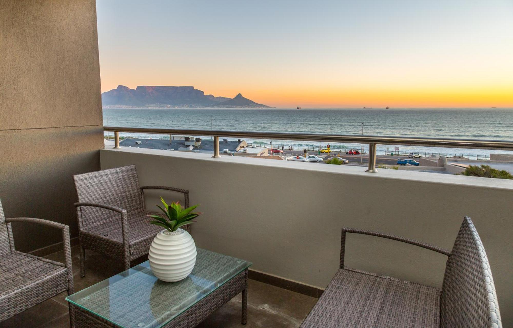 Modern Beachfront With Ocean Views - Infinity G9, Blouberg, Cape Town 布鲁堡史特兰 外观 照片